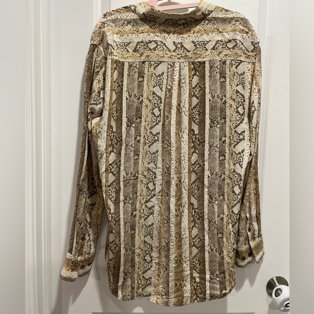 Equipment 100% Silk Brown Cream Striped Snakeskin Button-Down Shirt Size Medium - Picture 4 of 5